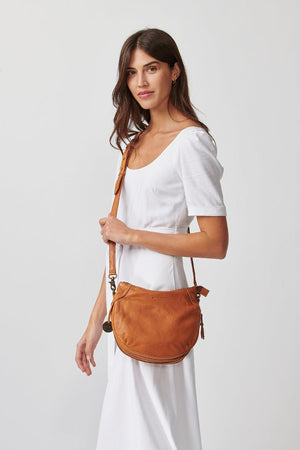 https://cdn.shopify.com/s/files/1/1039/2532/files/The_Santorini_Crossbody.mp4?v=1591936142