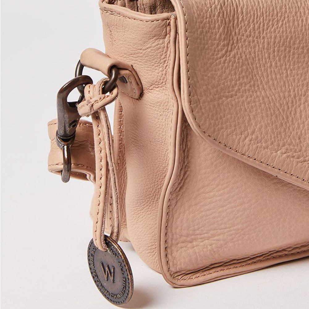 ショルダーバッグ VIENNA CROSSBODY BAG The Vienna – The Wanderers Travel Co.