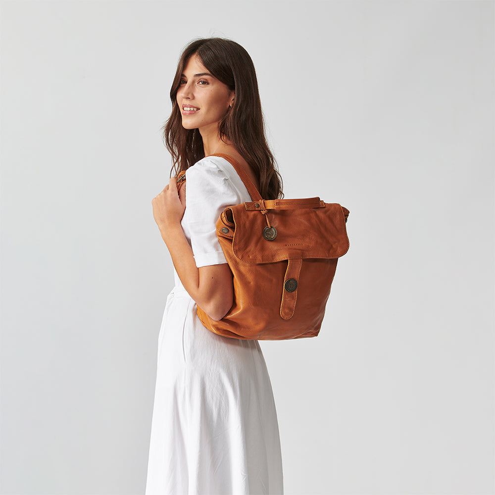 Wanderers Travel Co The Bondi Backpack Full Grain Leather Blush Magnetic Closure The Bondi backpack – The Wanderers Travel Co main image 3